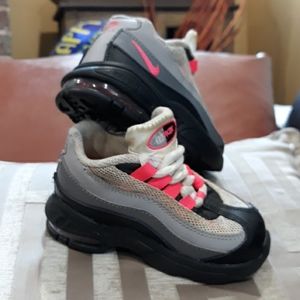 Nike Air Max tennis shoes size 5(infant's)